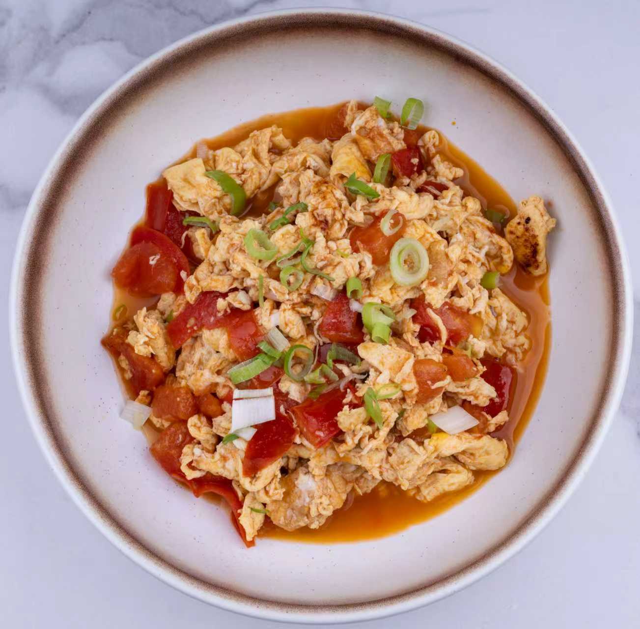 82. UOVA STRAPAZZATE CON POMODORO